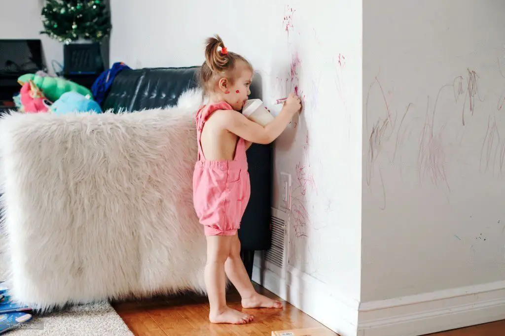 How Getting Rid Off Your Child's Scribbles From the Wall?