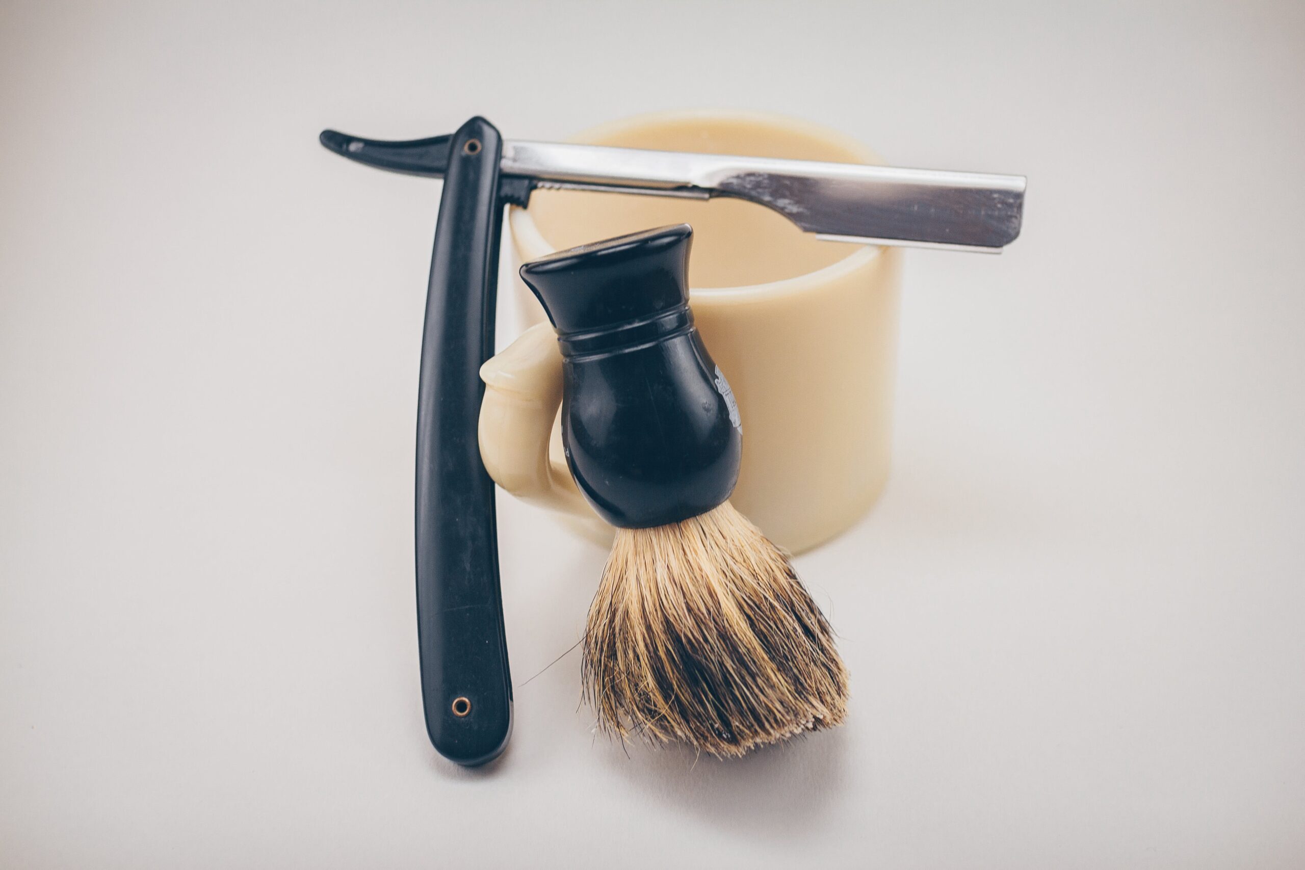 How to Clean a Razor: A Complete Guide with FAQs